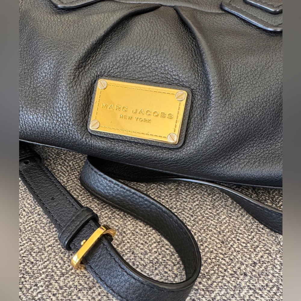 Marc Jacobs-Gorgeous Black Pebbled Leather Satchel with Gold Hardware - Picture 10 of 14
